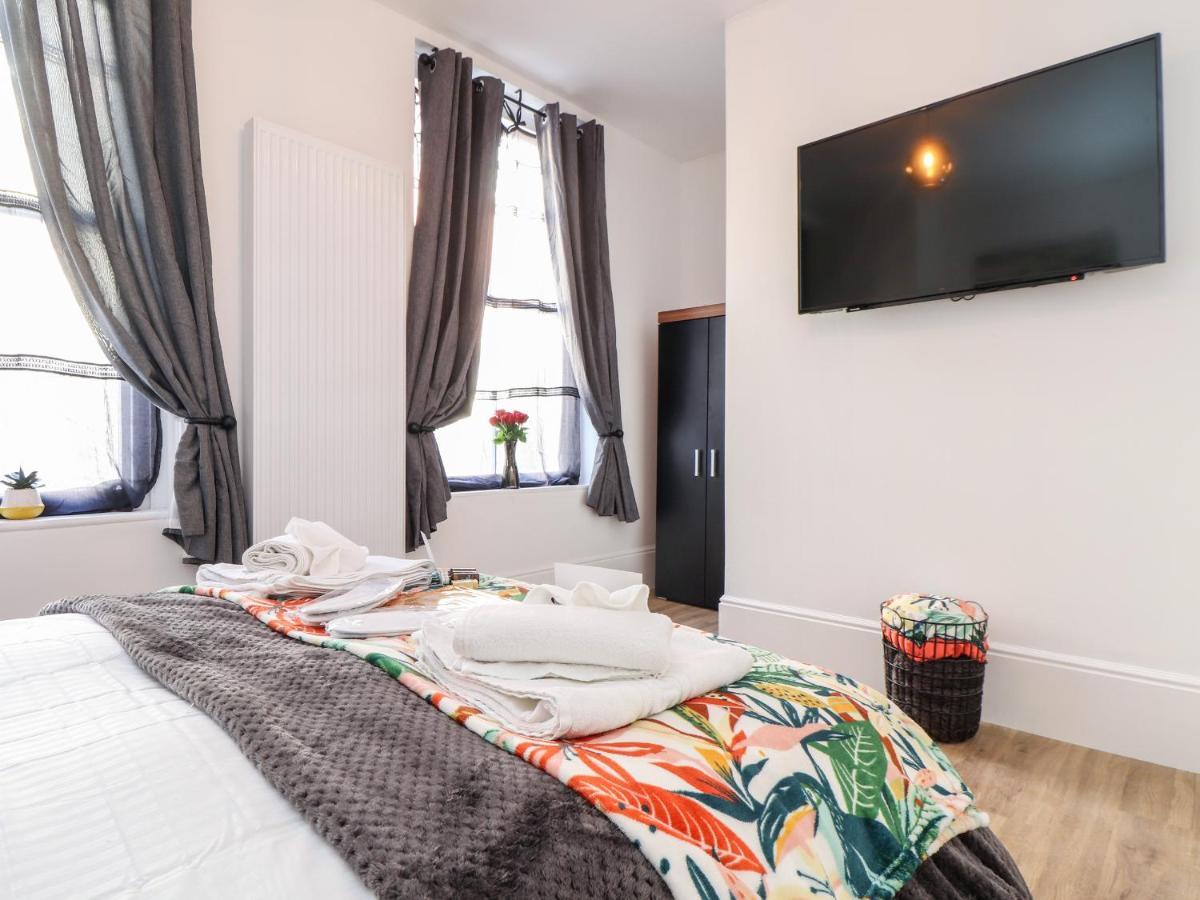 The Dynar Apartment เฮลสตัน ภายนอก รูปภาพ