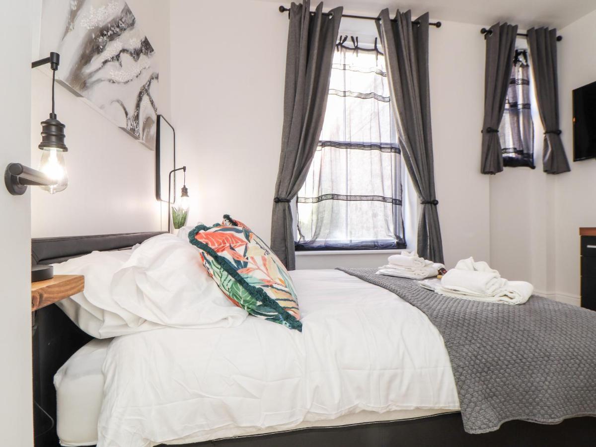 The Dynar Apartment เฮลสตัน ภายนอก รูปภาพ